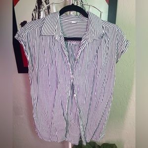 Woman’s Old navy white and blue striped button down size M euc